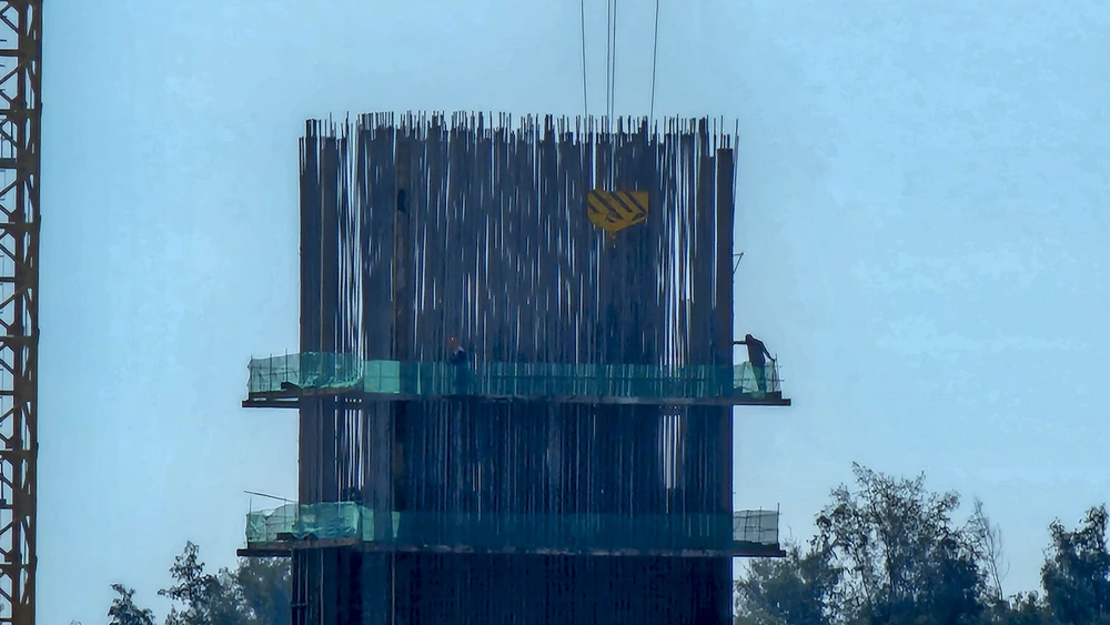 Trong thời gian tới, các nhà tầu tiếp tục hoàn thành các cọc khoan nhồi, thân trụ, hoàn thiện mặt cầu, lan can,...