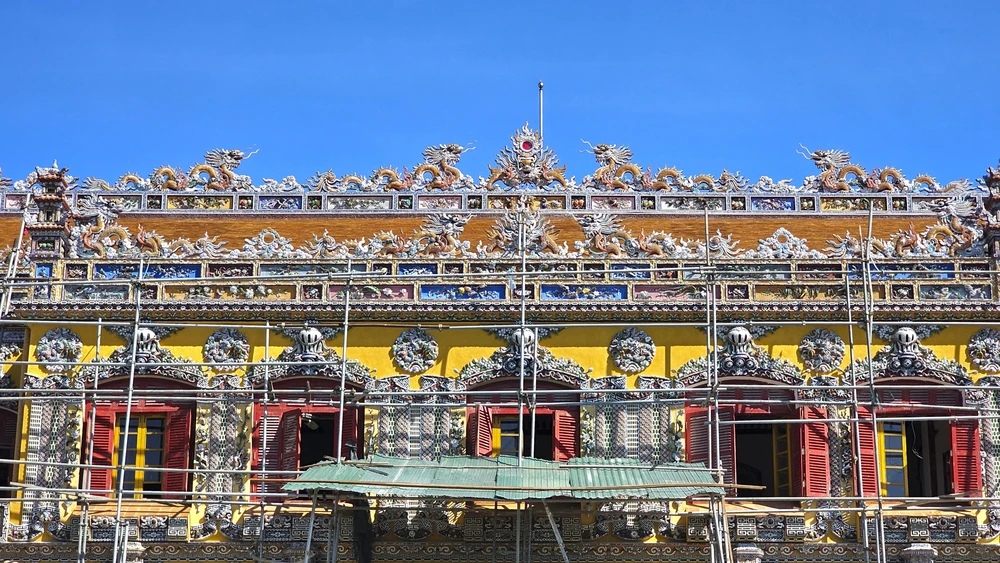 Dự án tập trung trùng tu, tôn tạo các công trình trong khuôn viên ngôi điện như tường bao nền, hệ thống bổ lầu Kiến Trung, sân Tiền Viên và Hậu Viên, cùng nhiều hạng mục khác.