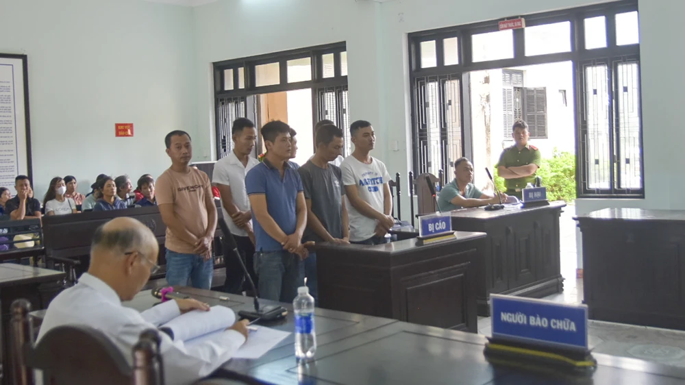 Các bị cáo tại phiên tòa. Ảnh: ND Các bị cáo tại phiên tòa. Ảnh: ND