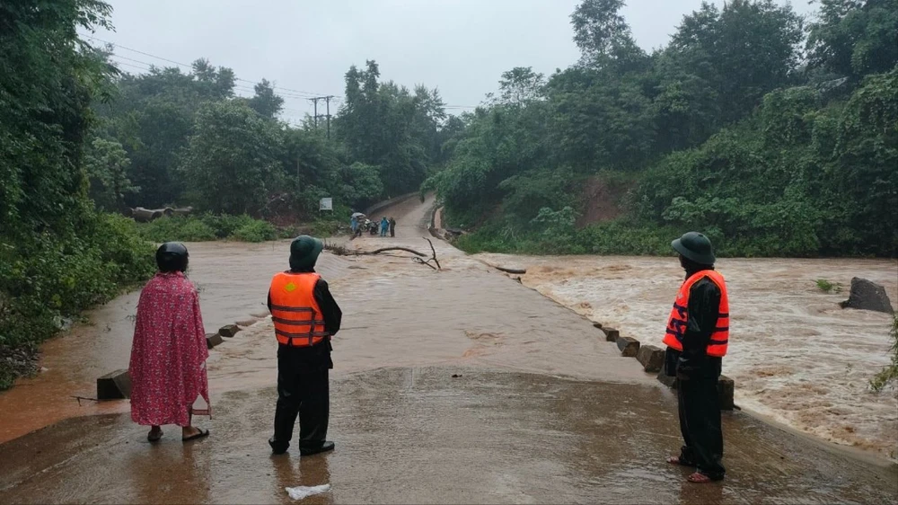 nước lũ lên nhanh gây ngập ở quảng trị