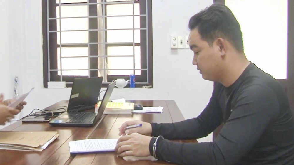 Thanh niên 'nổ' quen rộng, lừa đảo chạy án để chiếm đoạt tiền