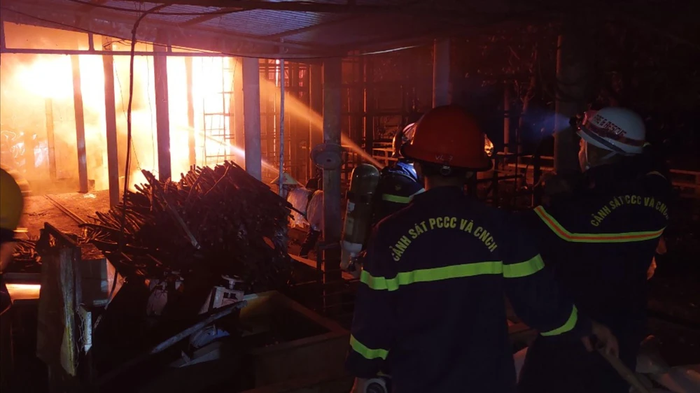 công ty chế biến mủ cao su bị cháy