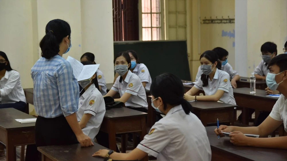 miễn học phí cho học sinh