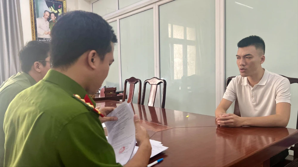 bán sản phẩm của Apple giá rẻ hơn thị trường, chiếm đoạt hơn 1 tỉ đồng.