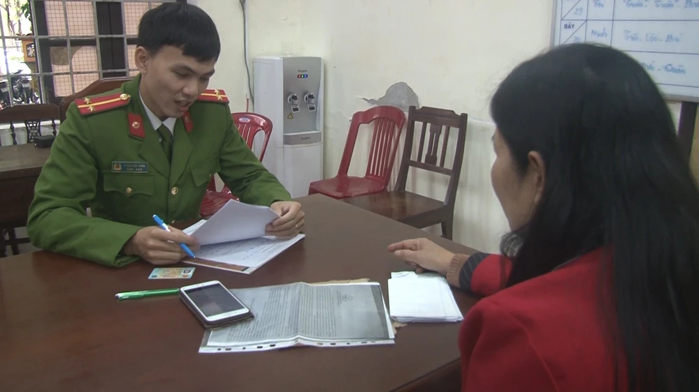 Người dân trình báo về việc bị lừa đảo