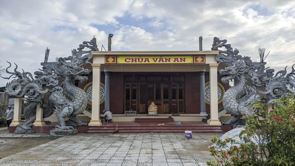 cha-de-cua-hoa-hau-meo-sap-trinh-lang-linh-vat-rong (10).jpg