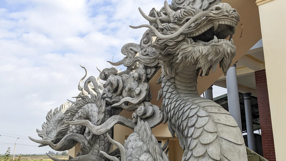 cha-de-cua-hoa-hau-meo-sap-trinh-lang-linh-vat-rong (13).jpg