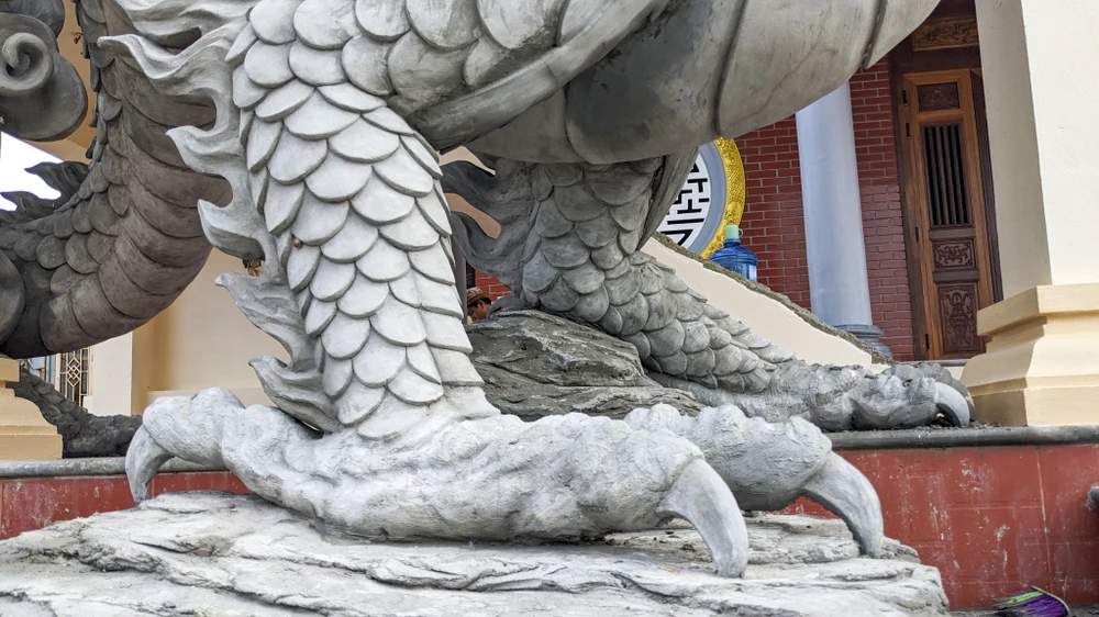 cha-de-cua-hoa-hau-meo-sap-trinh-lang-linh-vat-rong (15).jpg