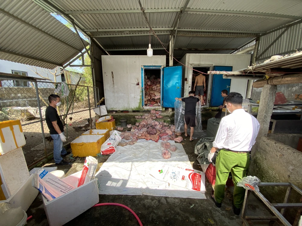 phat-hien-3-tan-thit-lon-va-noi-tang-khong-ro-nguon-goc (6).jpg