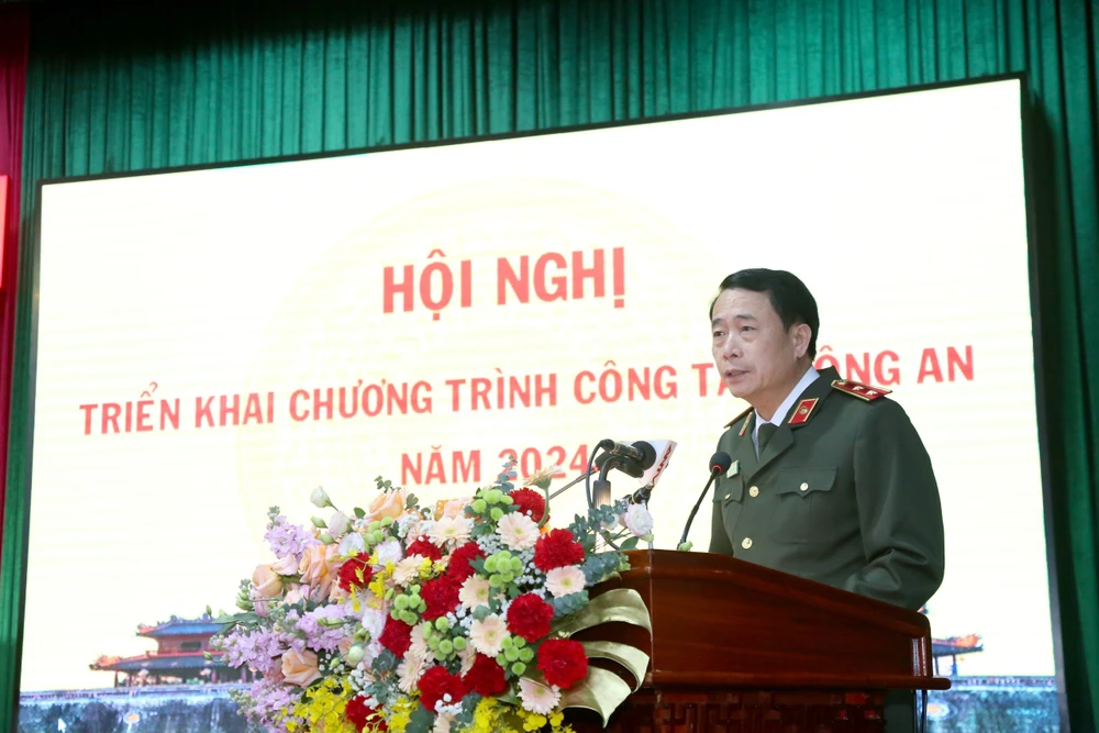 cong-khai-so-dien-thoai-duong-day-nong-cua-giam-doc-cong-an-tinh-thua-thien-hue (1).jpg