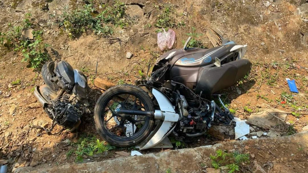 Va chạm với tàu hỏa, cô giáo trẻ đi xe máy tử vong