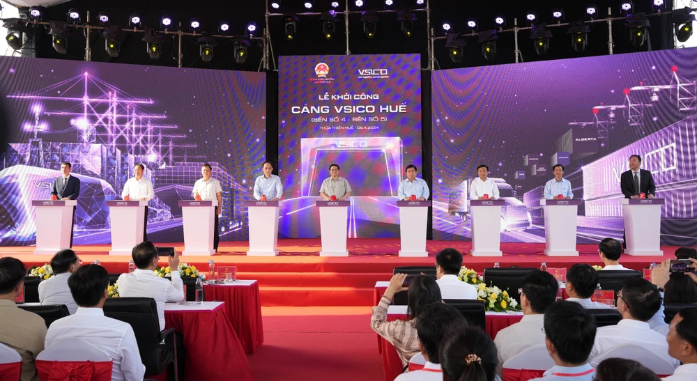 khởi công khu cảng biển