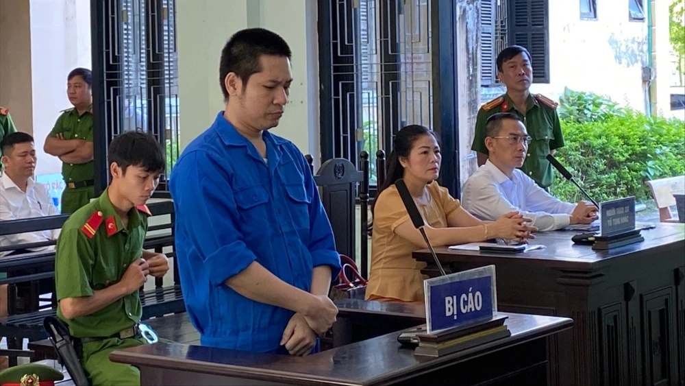 Kế toán trưởng chiếm đoạt tài sản