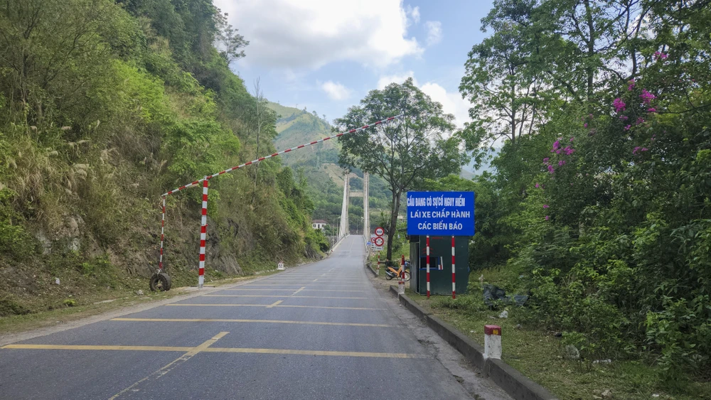 Cầu treo Đakrông