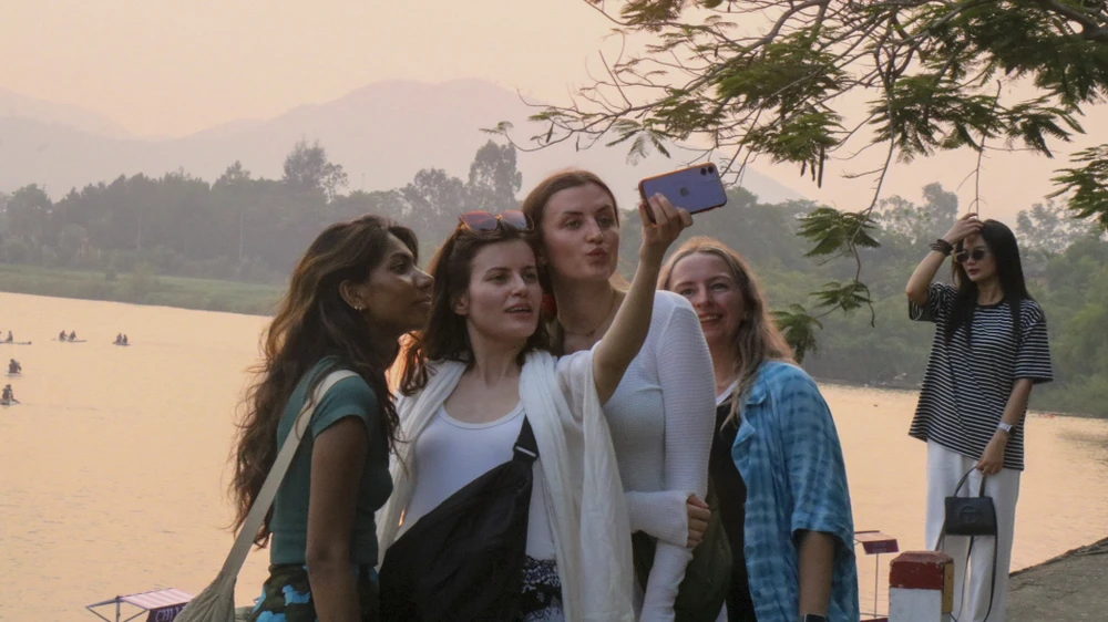 Sông Hương thơ mộng