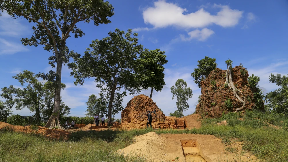 tháp đôi Chămpa 1.000 năm tuổi,