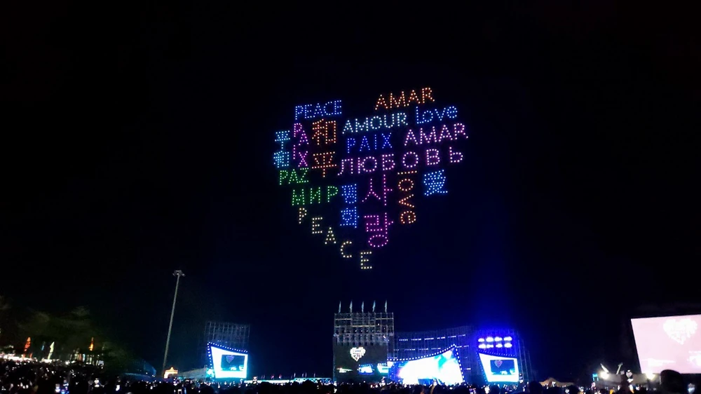 man-drone-light-khai-mac-le-hoi-vi-hoa-binh-o-quang-tri (9).jpg