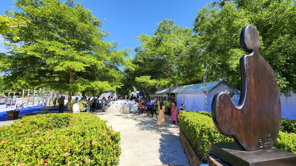 Triển lãm của doanh họa Lê Bá Đảng