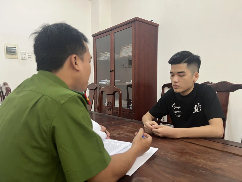 7-nam-nu-o-hue-hack-facebook-de-muon-tien-cua-200-nguoi-chiem-doat-3-ti (2).jpg