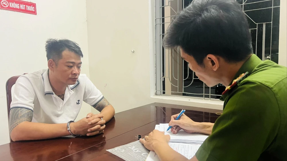 Hồ Đăng Hải đã làm giả giấy tờ xe Mercedes-Benz rồi đem đi cầm cố với số tiền 950 triệu đồng.