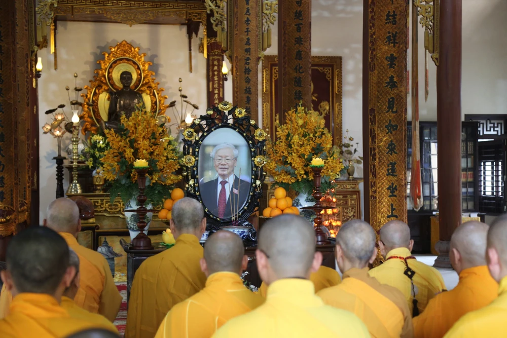 Ban Trị sự GHPGVN tỉnh Thừa Thiên Huế dâng hương tưởng niệm Tổng Bí thư Nguyễn Phú Trọng.