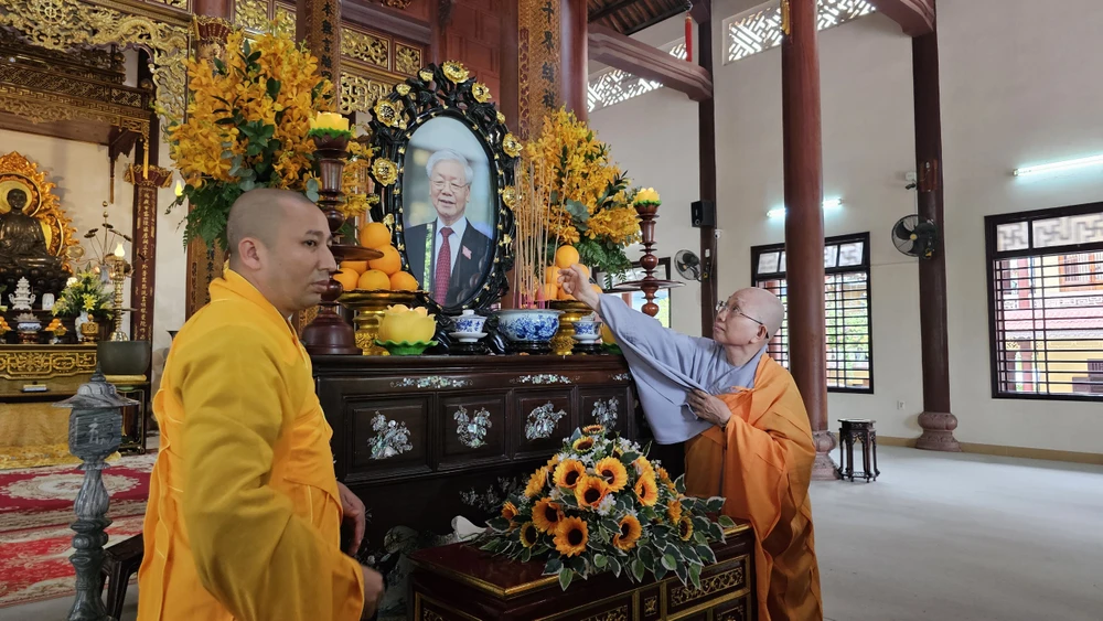 tang-ni-phat-tu-thua-thien-hue-tuong-niem-tong-bi-thu-nguyen-phu-trong (2).jpg