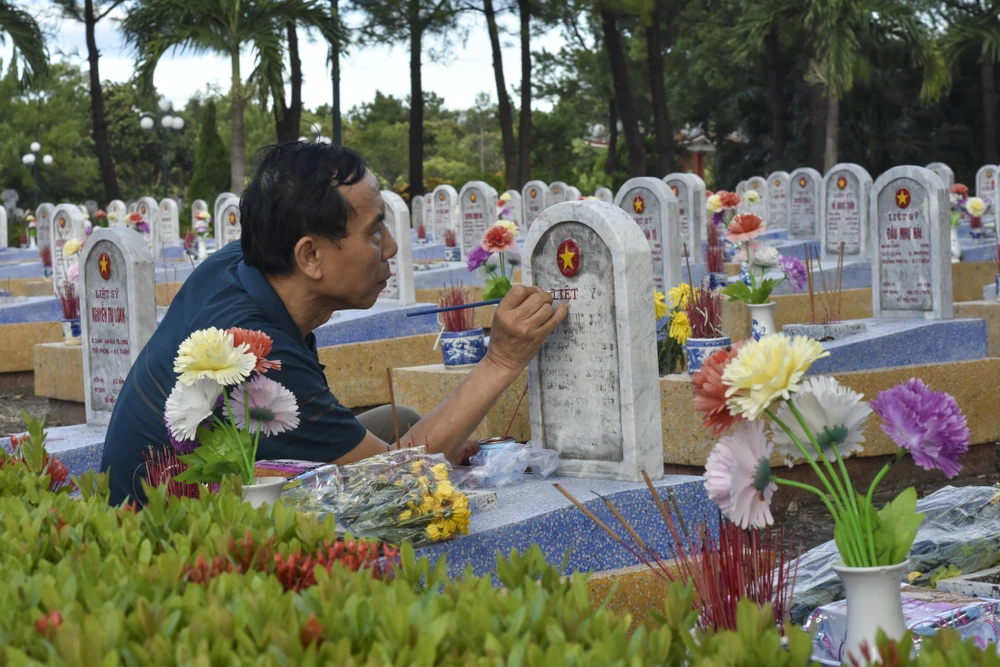 hung-ngay-thang-7-o-nghia-trang-quoc-gia-duong-9 (28).jpg