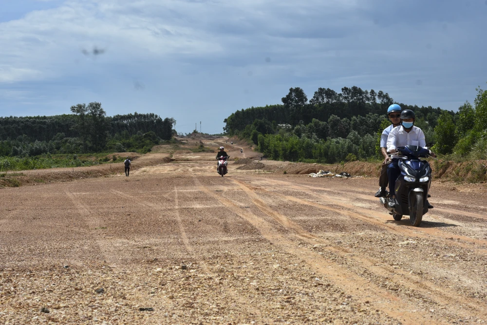 duong-hung-vuong-90-ti-noi-dai-ngay-ve-dich (19).jpg