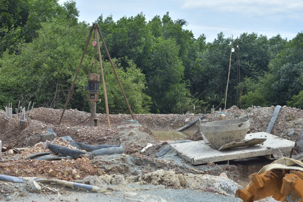 duong-hung-vuong-90-ti-noi-dai-ngay-ve-dich (9).jpg