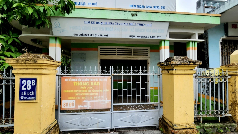 loat-tru-so-bo-hoang-tren-tuyen-duong-dep-nhat-hue (13).jpg