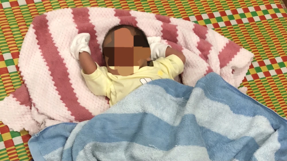 Cháu bé sơ sinh bị bỏ rơi