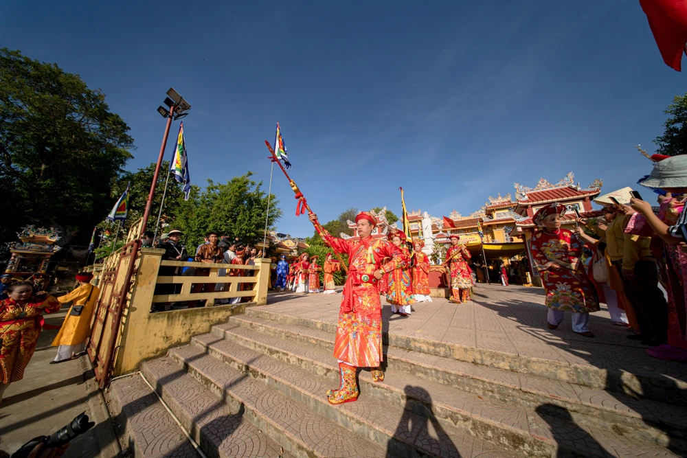 dac-sac-le-hoi-dien-hue-nam-o-hue (1).jpg