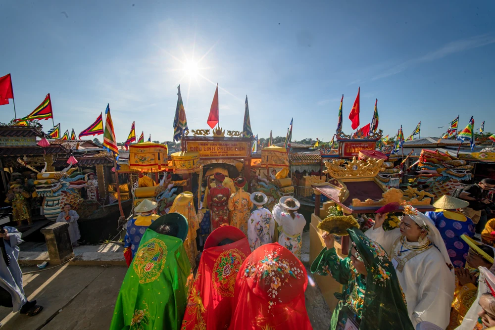 dac-sac-le-hoi-dien-hue-nam-o-hue (6).jpg