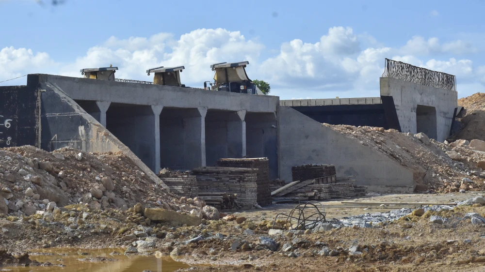 chum-anh-xuyen-le-tren-cong-truong-cao-toc-van-ninh-cam-lo (11).jpg