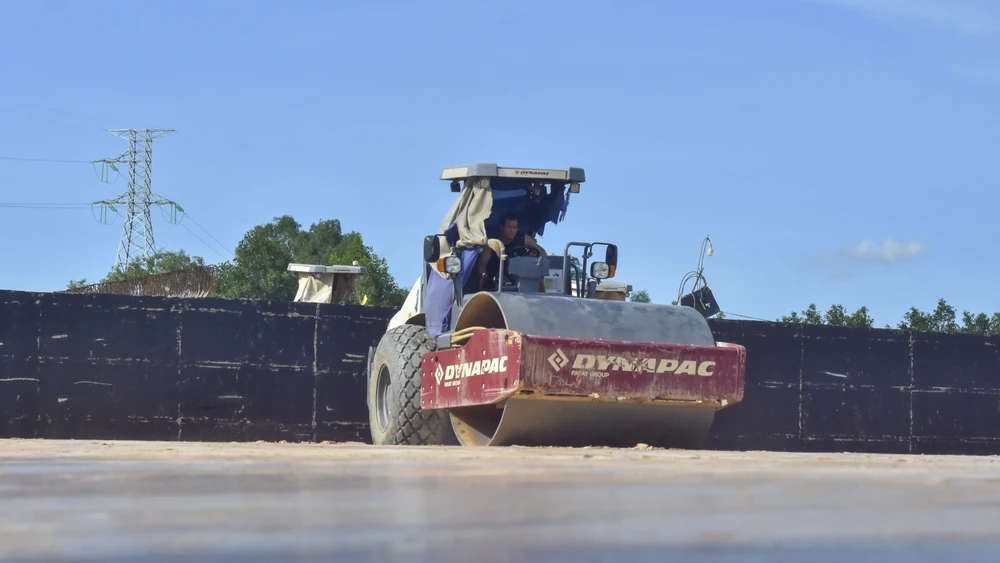 chum-anh-xuyen-le-tren-cong-truong-cao-toc-van-ninh-cam-lo (15).jpg