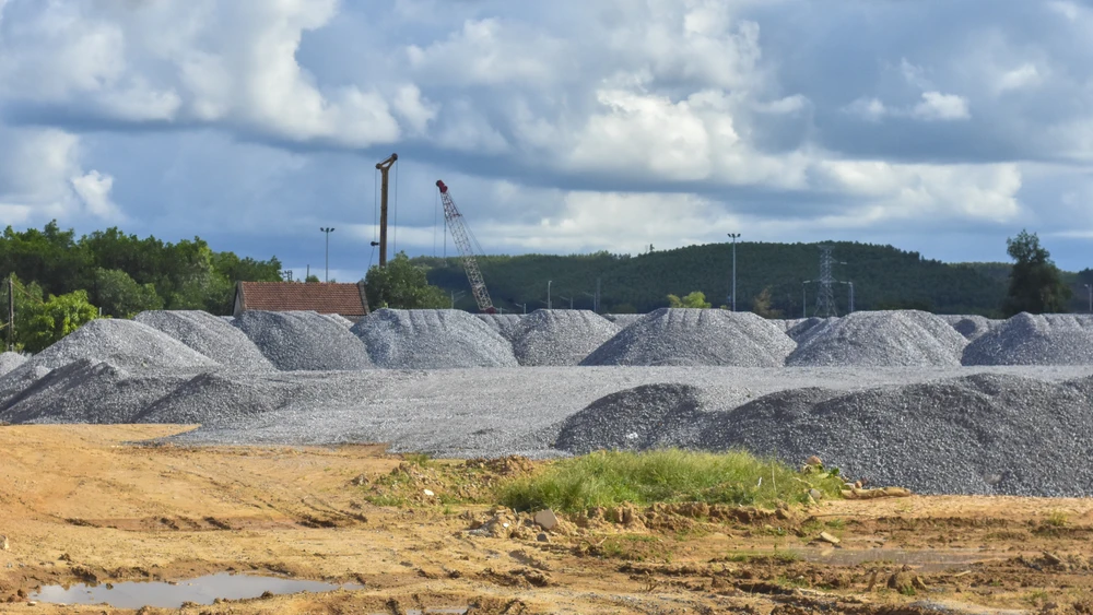 chum-anh-xuyen-le-tren-cong-truong-cao-toc-van-ninh-cam-lo (21).jpg