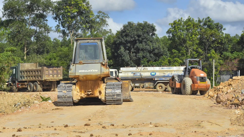 chum-anh-xuyen-le-tren-cong-truong-cao-toc-van-ninh-cam-lo (4).jpg