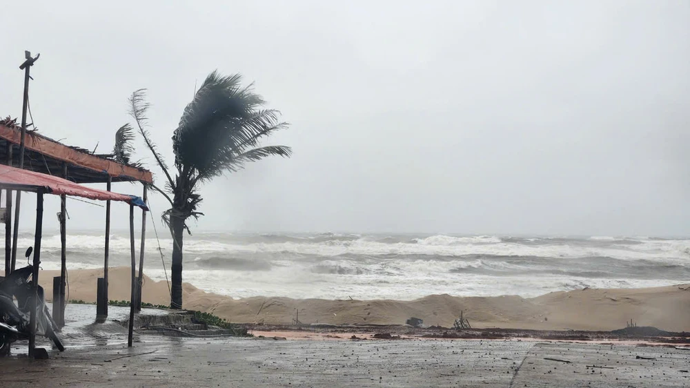 quang-tri-mua-xoi-xa-nuoc-o-song-suoi-dang-len-cao-chay-xiet (12).jpg