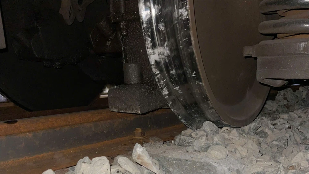 tàu hỏa trật bánh ở Huế