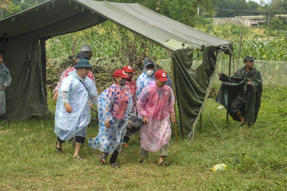 hon-800-quan-dan-dien-tap-phong-chong-bao-lu (5).jpg