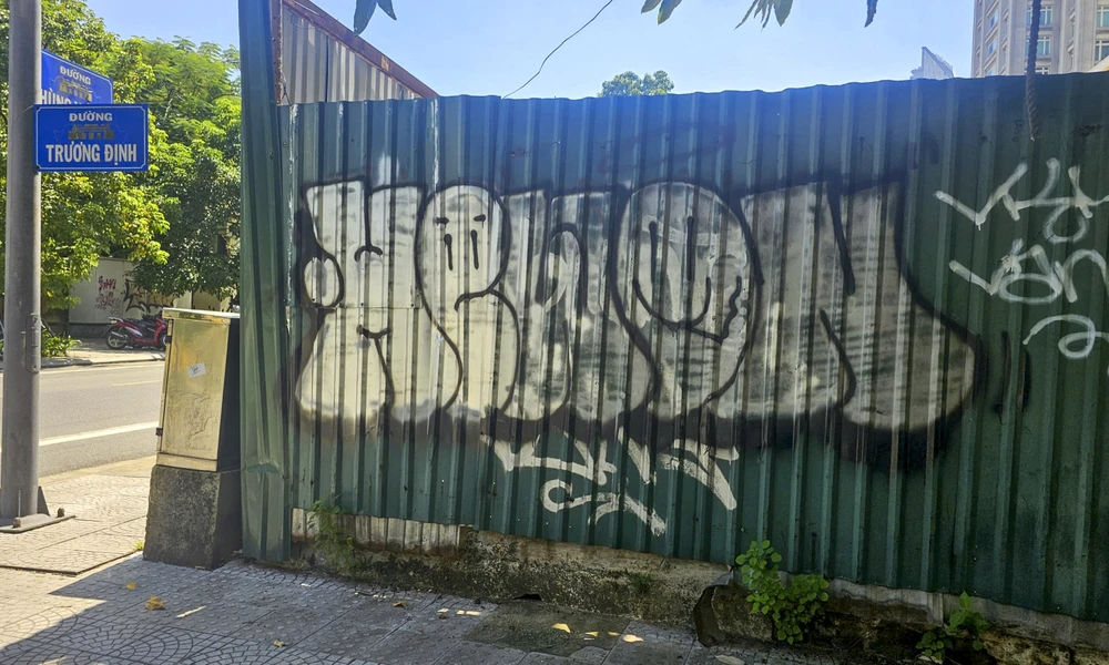 nhuc-mat-voi-nan-ve-bay-lam-nhech-nhac-tai-thanh-pho-hue (13).jpg