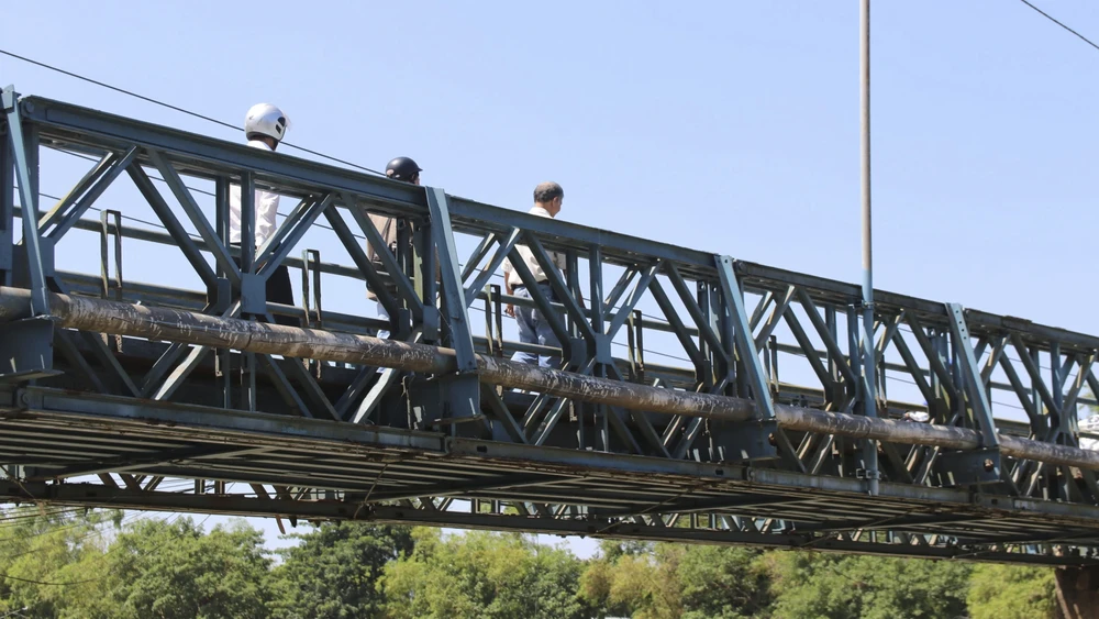 cay-cau-doc-dao-ket-noi-oc-dao-hon-4-000-nguoi-o-hue-xuong-cap (2).jpg