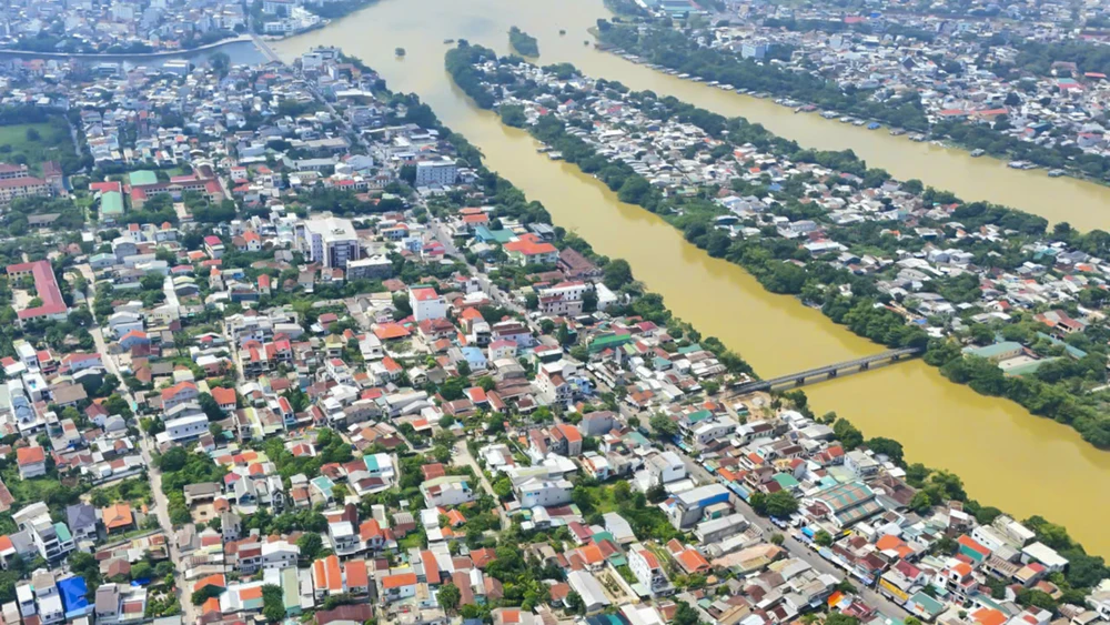 cay-cau-doc-dao-ket-noi-oc-dao-hon-4-000-nguoi-o-hue-xuong-cap (4).jpg