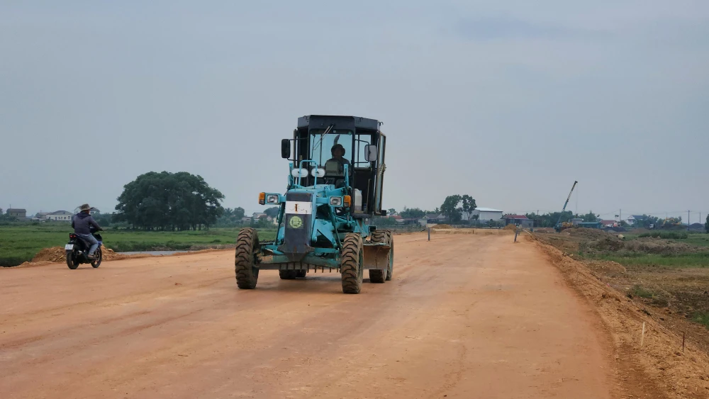 can-canh-con-duong-duoc-nguoi-dan-quang-tri-mong-cho-truoc-nguy-co-cham-tien-do (12).jpg