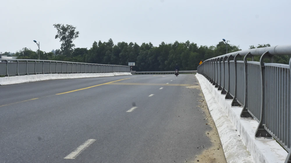 can-canh-con-duong-duoc-nguoi-dan-quang-tri-mong-cho-truoc-nguy-co-cham-tien-do (17).jpg