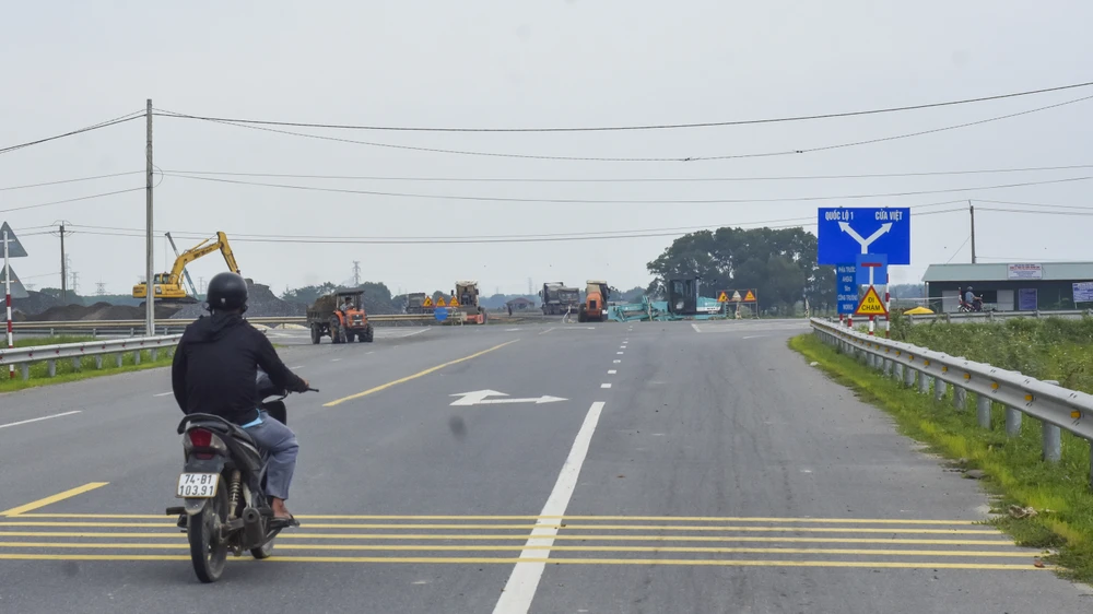 can-canh-con-duong-duoc-nguoi-dan-quang-tri-mong-cho-truoc-nguy-co-cham-tien-do (18).jpg