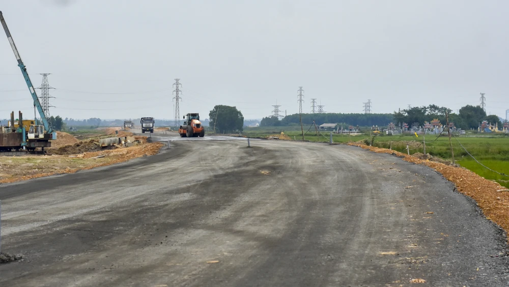 can-canh-con-duong-duoc-nguoi-dan-quang-tri-mong-cho-truoc-nguy-co-cham-tien-do (19).jpg