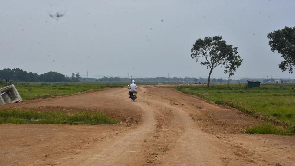 can-canh-con-duong-duoc-nguoi-dan-quang-tri-mong-cho-truoc-nguy-co-cham-tien-do (22).jpg