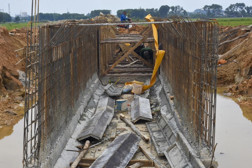 can-canh-con-duong-duoc-nguoi-dan-quang-tri-mong-cho-truoc-nguy-co-cham-tien-do (23).jpg