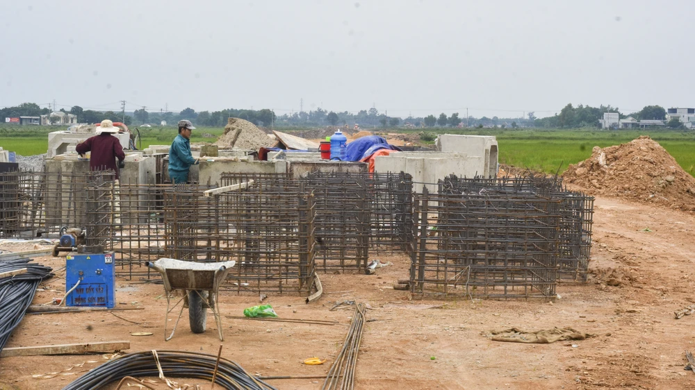 can-canh-con-duong-duoc-nguoi-dan-quang-tri-mong-cho-truoc-nguy-co-cham-tien-do (24).jpg